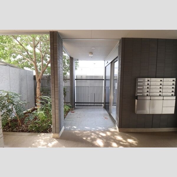 現地周辺 (エントランス内)