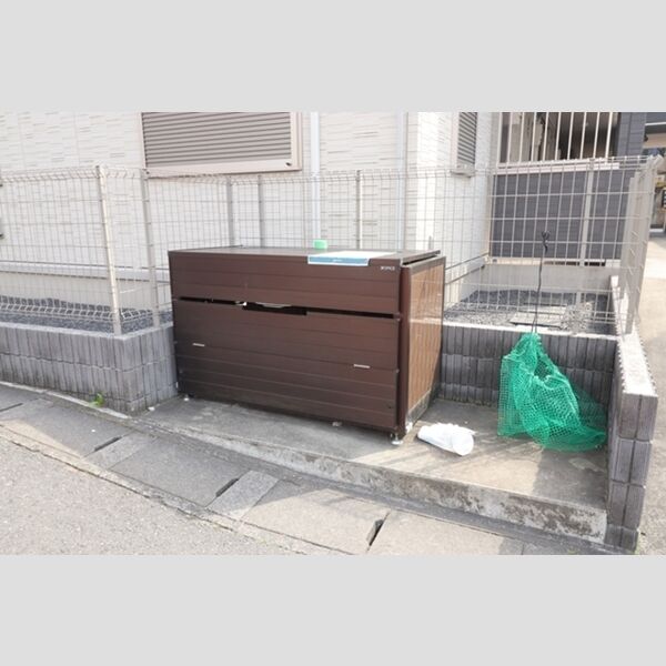 現地周辺 (ゴミ置き場)