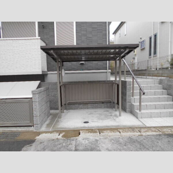 現地周辺 (駐輪場)