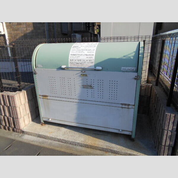 現地周辺 (ゴミ箱)