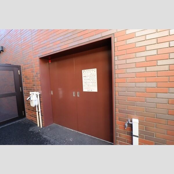 現地周辺 (ゴミ箱)