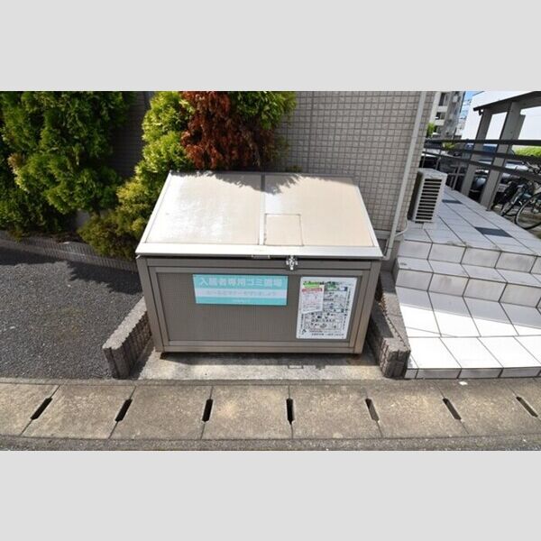 現地周辺 (ごみ置き場)