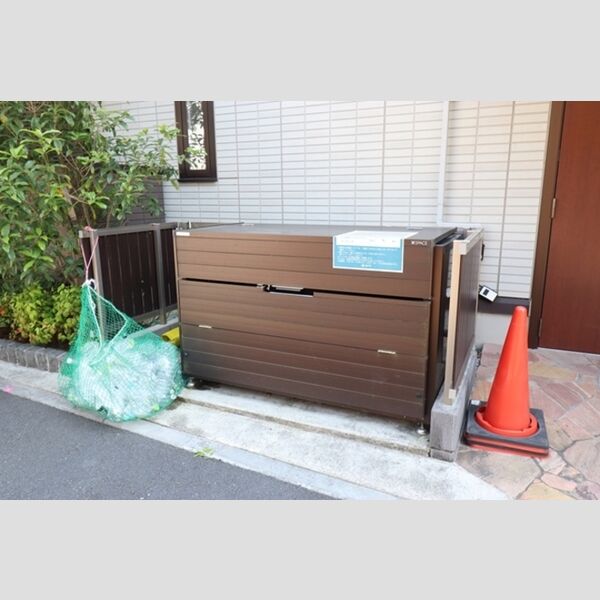 現地周辺 (ゴミ置き場)