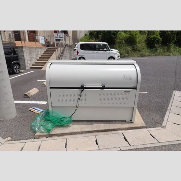 現地周辺 (ゴミ置き場)