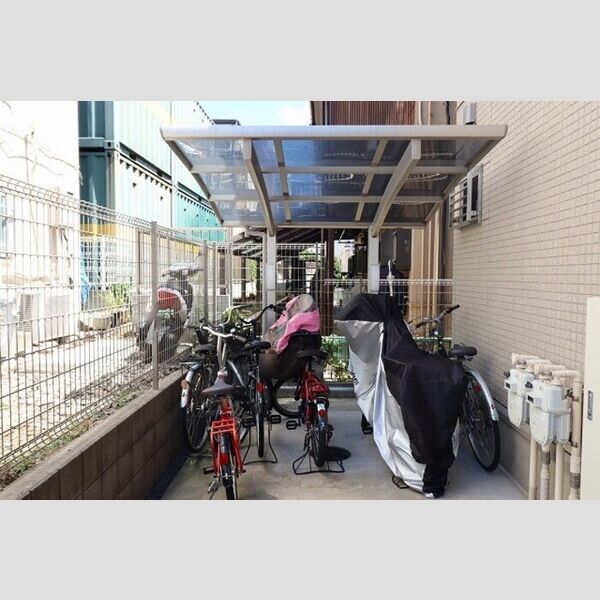 現地周辺 (駐輪場)