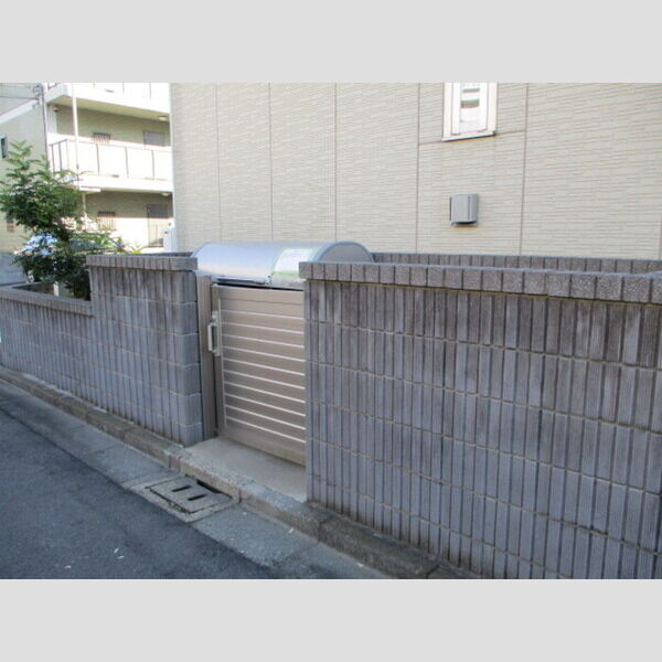 現地周辺 (ゴミ箱)