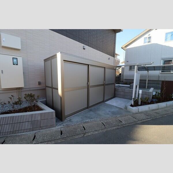 現地周辺 (ゴミ箱)