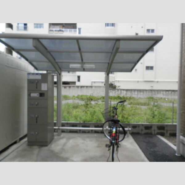 現地周辺 (駐輪場)