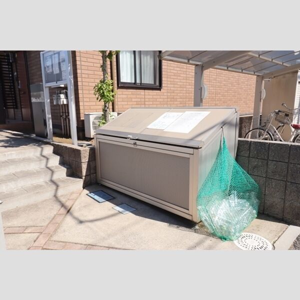 現地周辺 (ゴミ置き場)