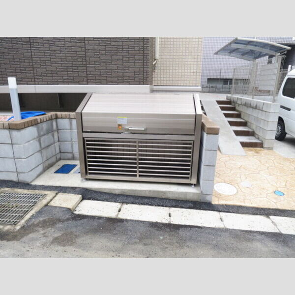 現地周辺 (ごみ置き場)