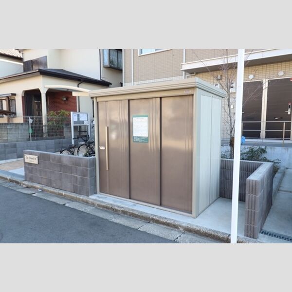 現地周辺 (ゴミ置き場)