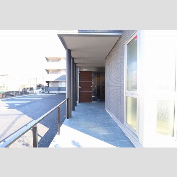 エントランス (エントランス)