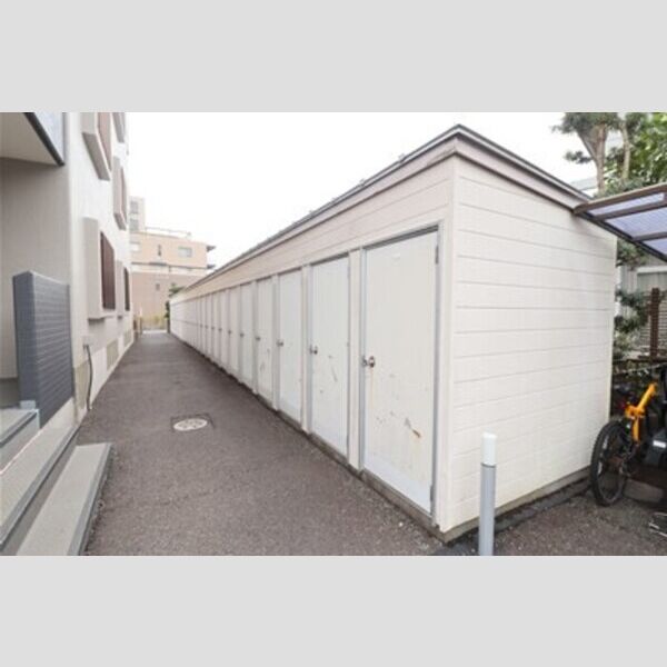 現地周辺 (倉庫)