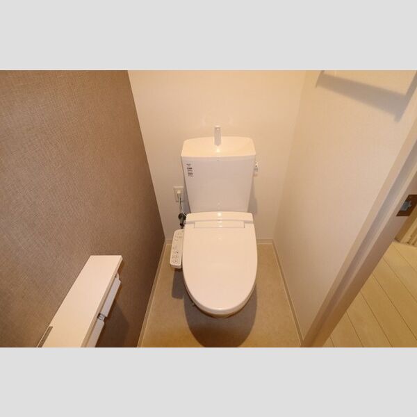 トイレ (トイレ　温水洗浄暖房便座)