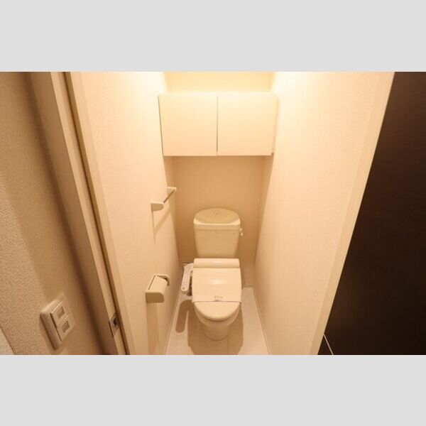 トイレ (温水洗浄暖房便座)