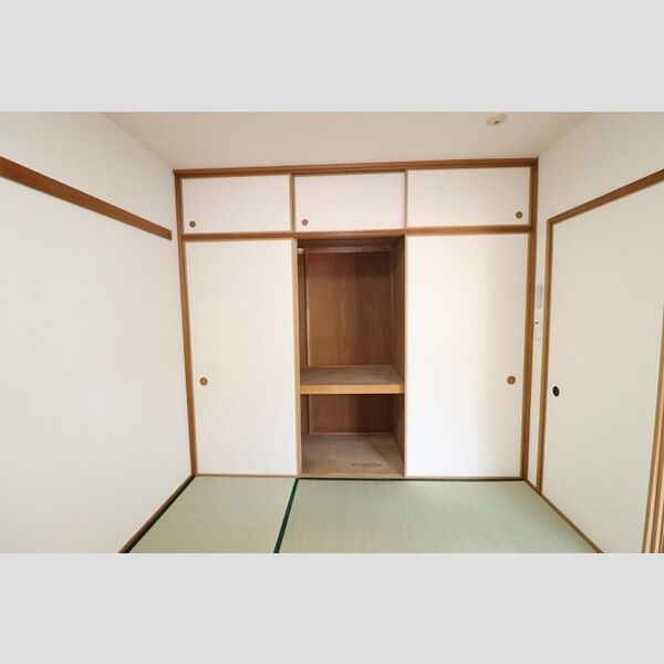 収納 (和室 押し入れ)
