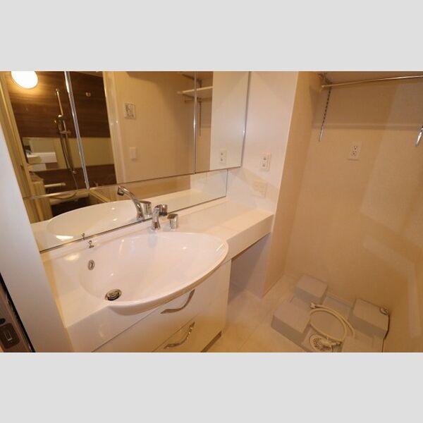 洗面所 (洗髪洗面化粧台)