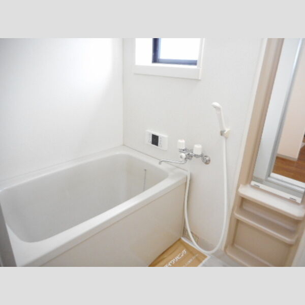 バス (追い焚き給湯機能付き浴室(小窓付))