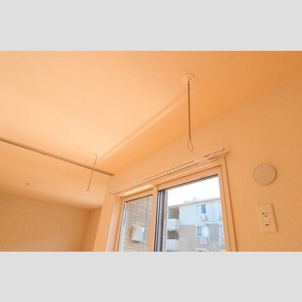 その他 (室内物干し)