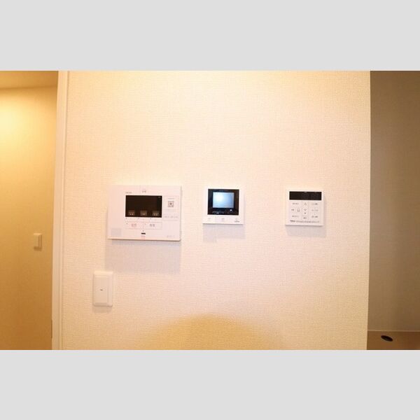 その他設備 (SECOMのセキュリティシステム&モニタ付きインターホン)