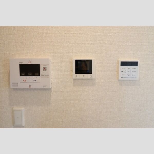 その他設備 (SECOMのセキュリティシステム&モニタ付きインターホン)