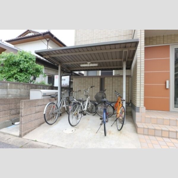 現地周辺 (駐輪場)