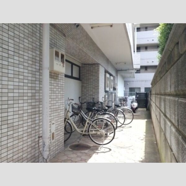 現地周辺 (駐輪場)