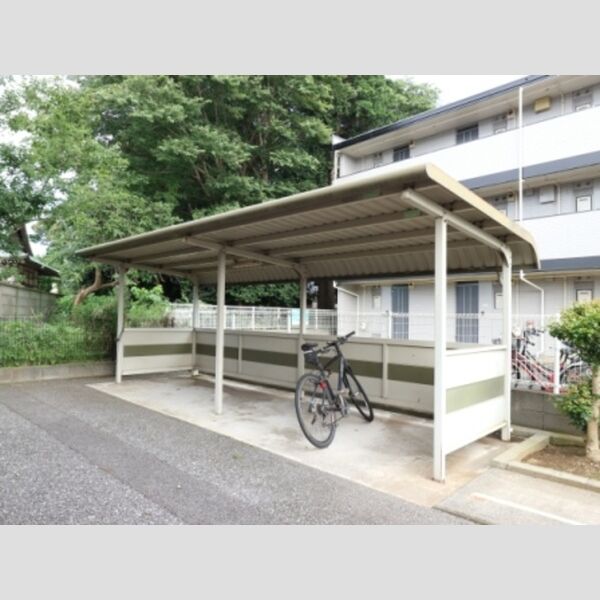 現地周辺 (駐輪場)