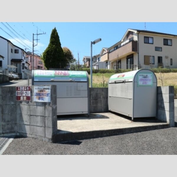 現地周辺 (敷地内ゴミ置場)