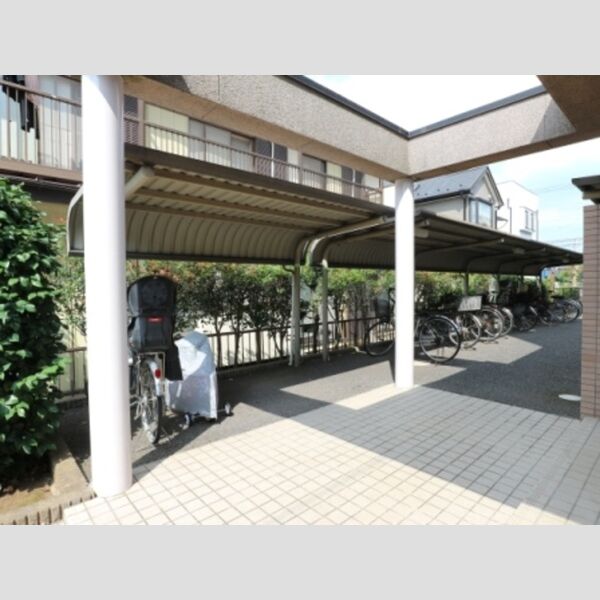 現地周辺 (駐輪場)