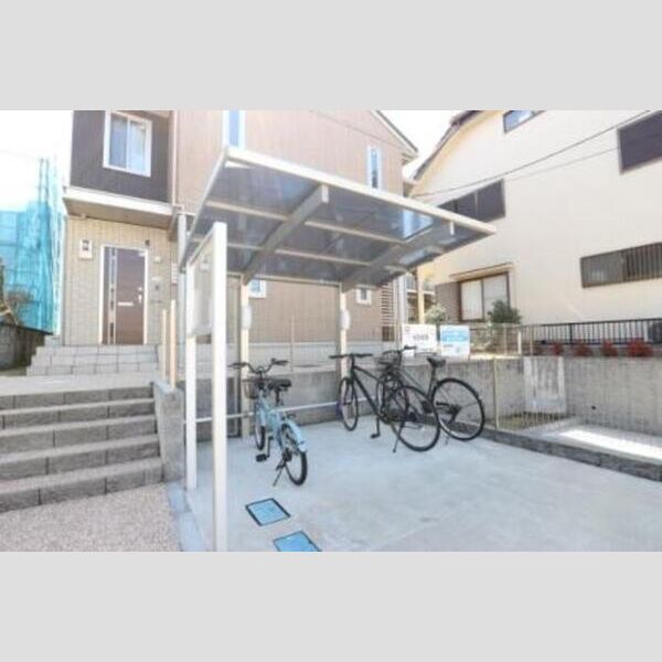 現地周辺 (駐輪場)