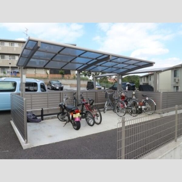 現地周辺 (駐輪場)