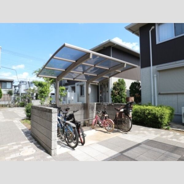 現地周辺 (駐輪場)