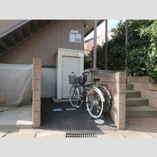 現地周辺 (駐輪場)