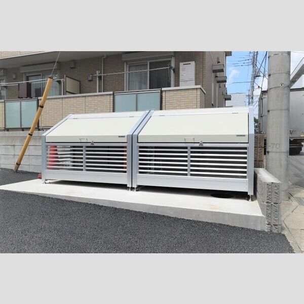 現地周辺 (敷地内ゴミ置場)
