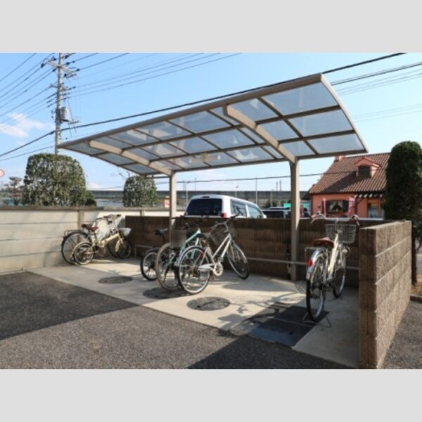 現地周辺 (駐輪場)