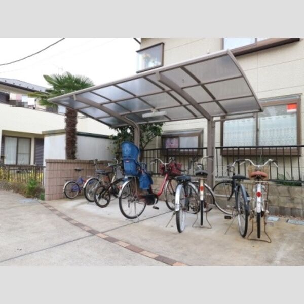 現地周辺 (駐輪場)