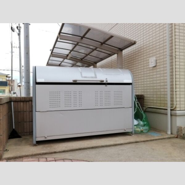 現地周辺 (敷地内ゴミ置場)