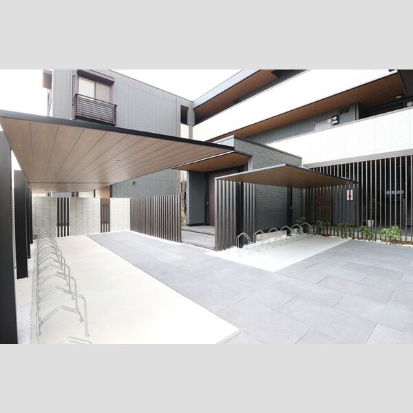 現地周辺 (駐輪場)