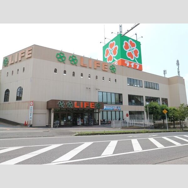 現地周辺 (ライフ増尾店 649m)