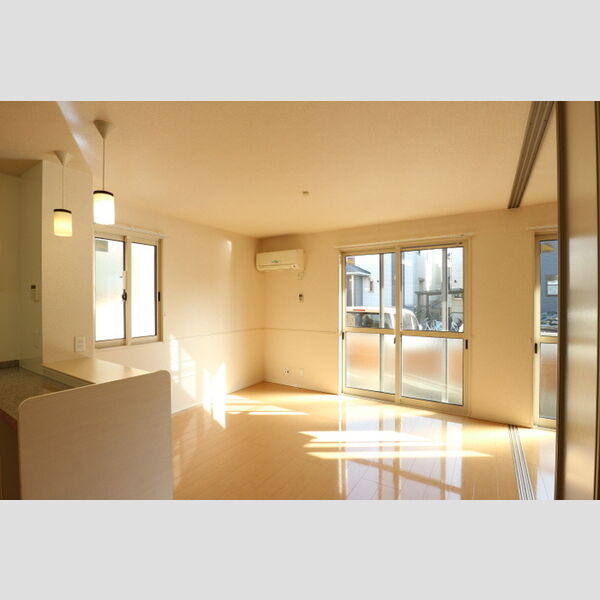 居室・リビング (リビング写真①)