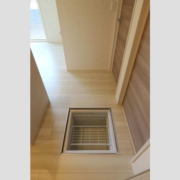 その他 (床下収納)