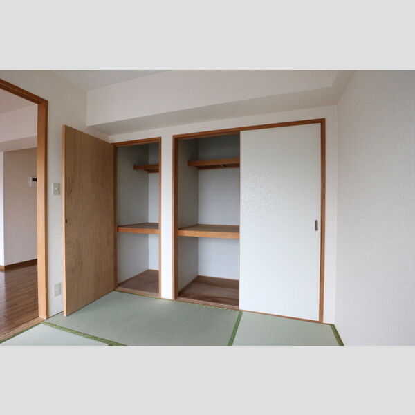 収納 (和室 押し入れ)