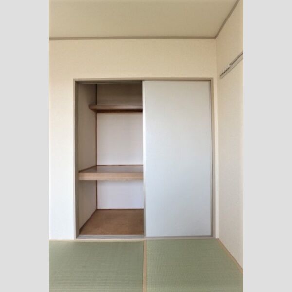 収納 (和室 押入れ)