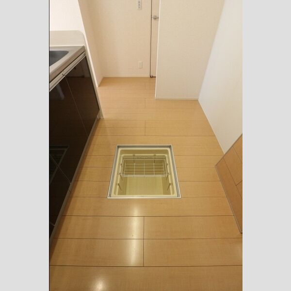 その他 (床下収納)