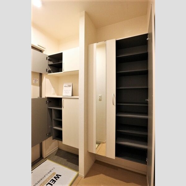 玄関 (シューズボックス)