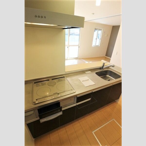 キッチン (IHコンロ3口　グリルも付いてます)