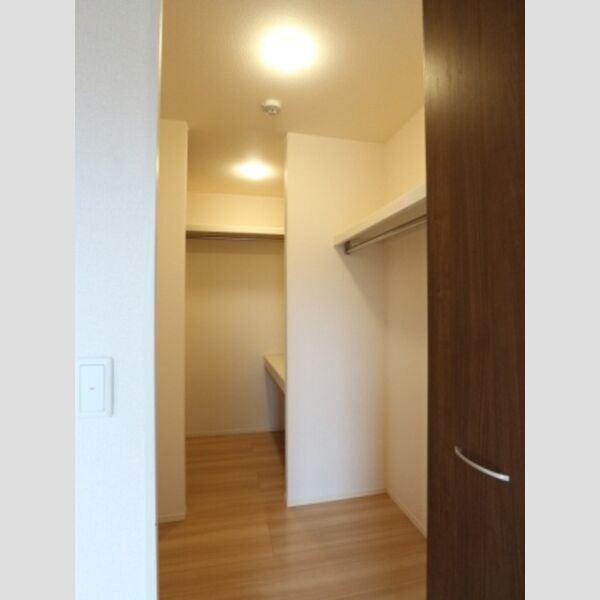 収納 (ウォークスルークローゼット)