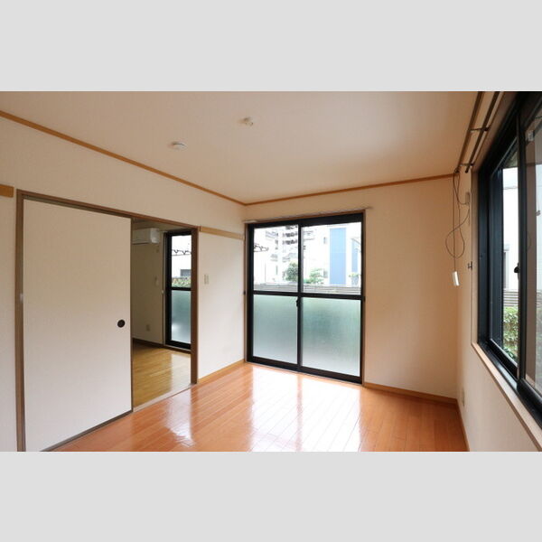 居室・リビング (西側洋室)