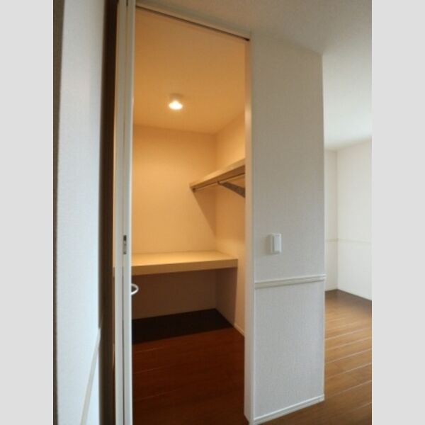 収納 (洋室7帖　ウォークインクローゼット)